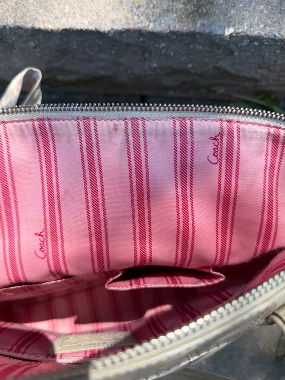 LOW START COACH Vintage Laura Leather Tote w/ Embossed Front Includes 2 Hang tag - Picture 15 of 15